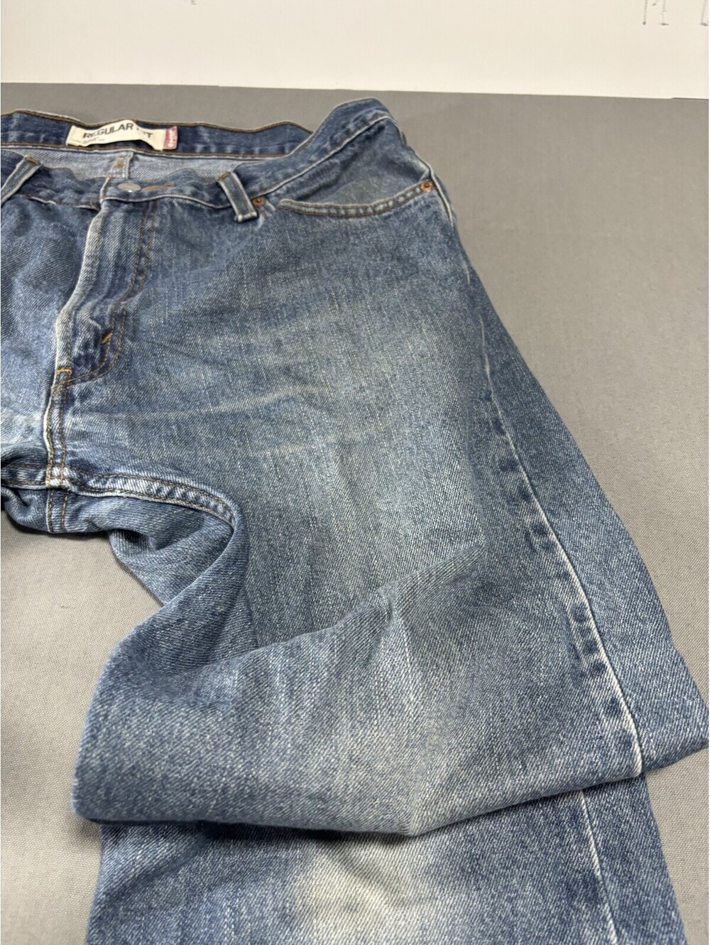 Levi's Jeans Mens Size 36x30 Blue 505 Regular Fit Straight Leg Medium Wash Denim - Picture 5 of 15
